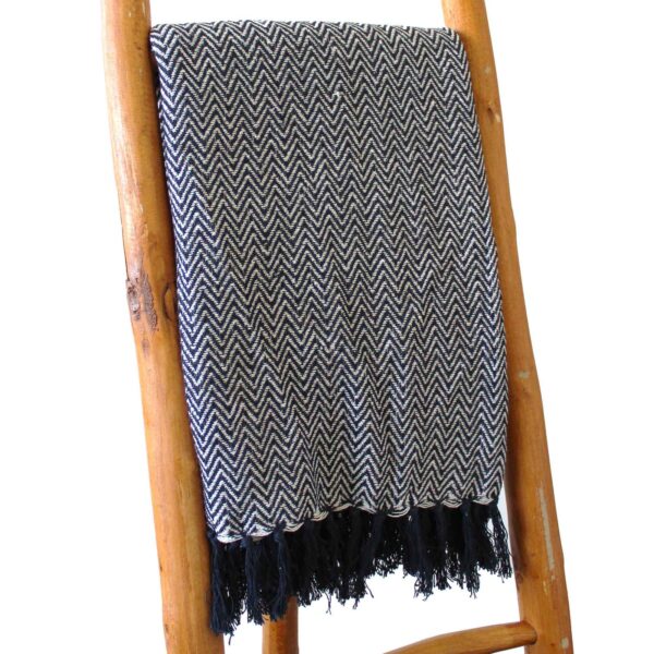 bG9jYWw6Ly9tZWRpYS85Ui9FRS82MFIzMEMxRzZSV0tFRTlSLzc2ZWNhMmQ2LmpwZWc.jpg Boho Comfort Plaid - Marineblauw Zigzag