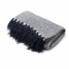bG9jYWw6Ly9tZWRpYS85Uy9FRS82MFIzMEMxRzZSV0tFRTlTL2EzYjZjMTE5LmpwZWc.jpg Boho Comfort Plaid - Marineblauw Zigzag