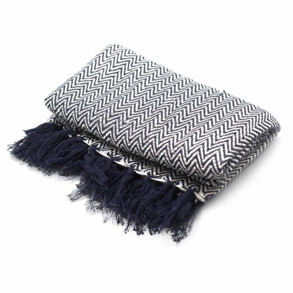 bG9jYWw6Ly9tZWRpYS8xSC9HQy82MFIzMEMxRzZSV0tHQzFILzY3NDkzMTBmLmpwZWc.jpg Boho Comfort Plaid - Marineblauw Zigzag