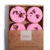 bG9jYWw6Ly9tZWRpYS8xSi84RC82MFIzMEMxRzZXVDM4RDFKL2YyY2E4NjAxLmpwZWc.jpg Zen Douchestoomtabletten - Therapie Wellness Kwartet - Zelfliefde (Roze Rood)